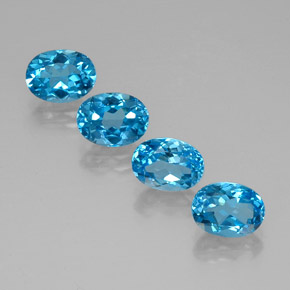 カラットの天然スイスブルートパーズ（8.1×6.1 mm・オーバルカット）