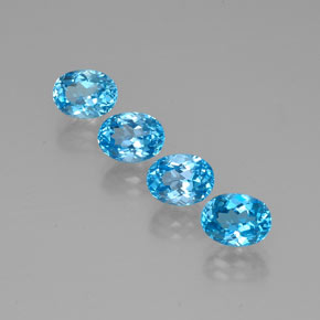 カラットの天然スイスブルートパーズ（8.1×6.1 mm・オーバルカット）