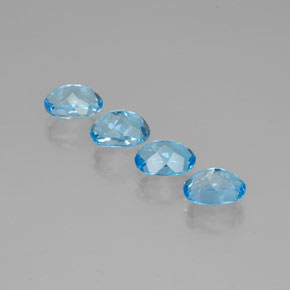 カラットの天然スイスブルートパーズ（8.1×6.1 mm・オーバルカット）