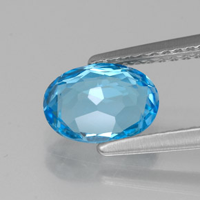 1.36カラットの天然スイスブルートパーズ（8.1×6 mm・オーバルカット）