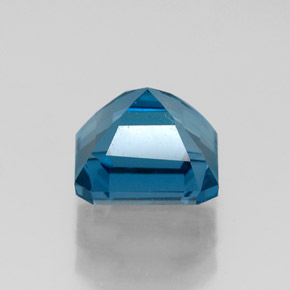 2.41カラットの天然ロンドンブルートパーズ（7.1×7 mm・エメラルドカット）