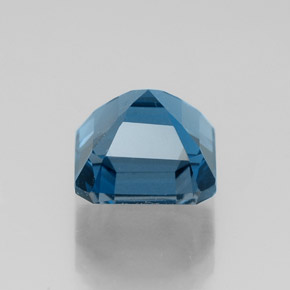 2.58カラットの天然ロンドンブルートパーズ（7.2×7.2 mm・エメラルドカット）