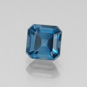 1.30カラットの天然ロンドンブルートパーズ（6×6 mm・エメラルドカット）