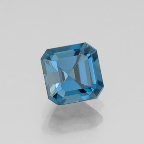 1.30カラットの天然ロンドンブルートパーズ（6×6 mm・エメラルドカット）
