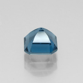 1.30カラットの天然ロンドンブルートパーズ（6×6 mm・エメラルドカット）