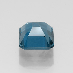 1.30カラットの天然ロンドンブルートパーズ（6.1×6 mm・エメラルドカット）