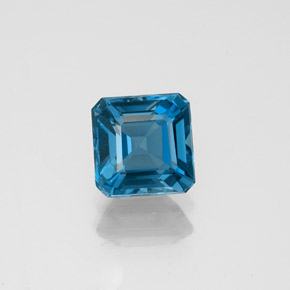 1.37カラットの天然ロンドンブルートパーズ（6×6 mm・エメラルドカット）