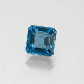 1.37カラットの天然ロンドンブルートパーズ（6×6 mm・エメラルドカット）