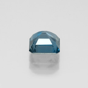 1.37カラットの天然ロンドンブルートパーズ（6×6 mm・エメラルドカット）
