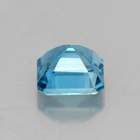 1.23カラットの天然ロンドンブルートパーズ（5.9×5.7 mm・エメラルドカット）