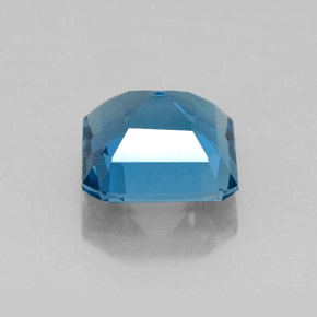 2.06カラットの天然ロンドンブルートパーズ（7.1×7 mm・エメラルドカット）