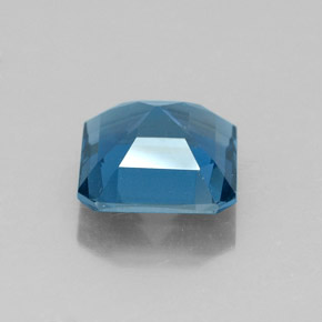 2.00カラットの天然ロンドンブルートパーズ（7.1×7.1 mm・エメラルドカット）