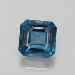 2.89カラットの天然ロンドンブルートパーズ（8×8 mm・エメラルドカット）
