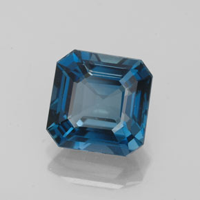 2.89カラットの天然ロンドンブルートパーズ（8×8 mm・エメラルドカット）