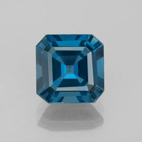 2.41カラットの天然ロンドンブルートパーズ（7.7×7.6 mm・エメラルドカット）