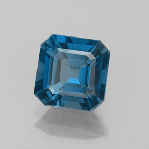 2.41カラットの天然ロンドンブルートパーズ（7.7×7.6 mm・エメラルドカット）