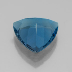 5.58カラットの天然ロンドンブルートパーズ（12×11.7 mm・トリリアント）