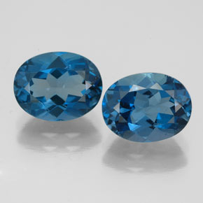 カラットの天然ロンドンブルートパーズ（9.2×7.2 mm・オーバルカット）