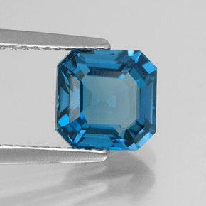 2.25カラットの天然ロンドンブルートパーズ（7.2×7.2 mm・エメラルドカット）