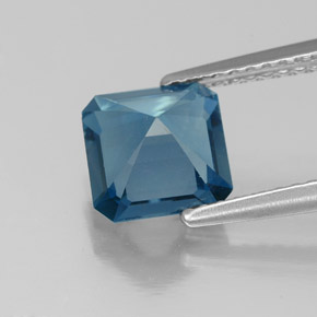 1.89カラットの天然ロンドンブルートパーズ（7.1×7.1 mm・エメラルドカット）