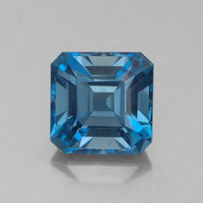 3.41カラットの天然ロンドンブルートパーズ（8.1×8.1 mm・エメラルドカット）