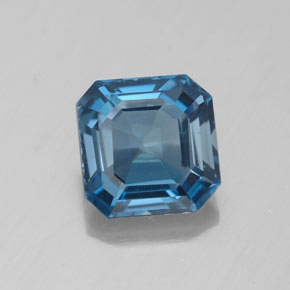 3.11カラットの天然ロンドンブルートパーズ（8.1×8 mm・エメラルドカット）