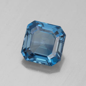 3.11カラットの天然ロンドンブルートパーズ（8.1×8 mm・エメラルドカット）
