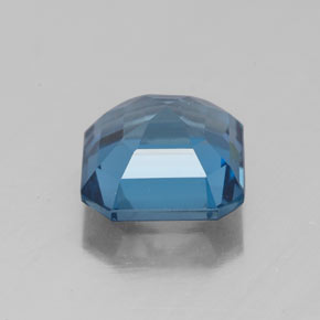 3.11カラットの天然ロンドンブルートパーズ（8.1×8 mm・エメラルドカット）