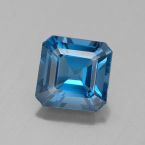 2.85カラットの天然ロンドンブルートパーズ（8.1×8.1 mm・エメラルドカット）