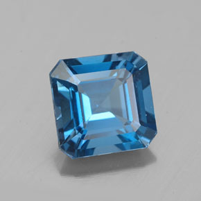 2.85カラットの天然ロンドンブルートパーズ（8.1×8.1 mm・エメラルドカット）