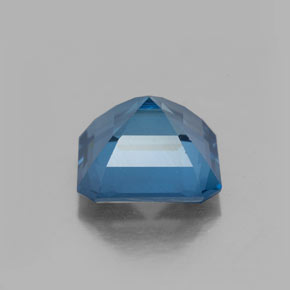 2.85カラットの天然ロンドンブルートパーズ（8.1×8.1 mm・エメラルドカット）
