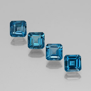カラットの天然ロンドンブルートパーズ（6.1×6 mm・エメラルドカット）