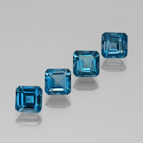 カラットの天然ロンドンブルートパーズ（6.1×6 mm・エメラルドカット）