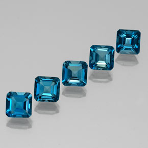 カラットの天然ロンドンブルートパーズ（6.1×6 mm・エメラルドカット）