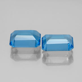 カラットの天然スイスブルートパーズ（8.2×6.2 mm・エメラルドカット）