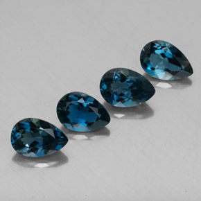 カラットの天然ロンドンブルートパーズ（9.9×6.8 mm・洋梨の形）