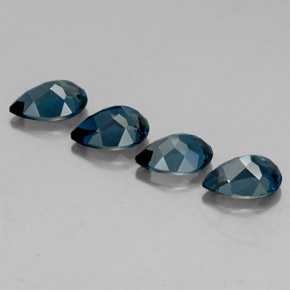 カラットの天然ロンドンブルートパーズ（9.9×6.8 mm・洋梨の形）