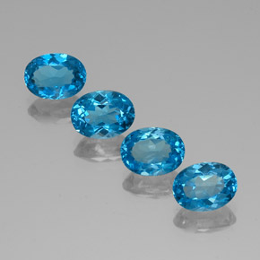 6.84カラットの天然ディープアクアトパーズ（8.1×6.1 mm・オーバルカット）