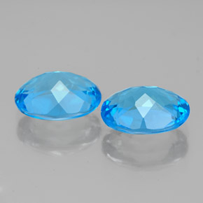 カラットの天然スイスブルートパーズ（9×7.1 mm・オーバルカット）