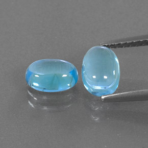 カラットの天然スイスブルートパーズ（7×5.1 mm・オーバルカット）