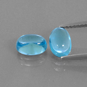 カラットの天然スイスブルートパーズ（7.1×5.1 mm・オーバルカット）