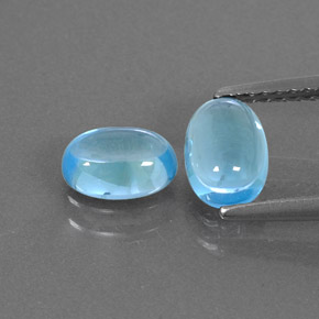 カラットの天然スイスブルートパーズ（7×5 mm・オーバルカット）