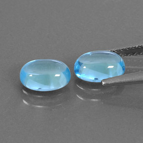 カラットの天然スイスブルートパーズ（7×5 mm・オーバルカット）