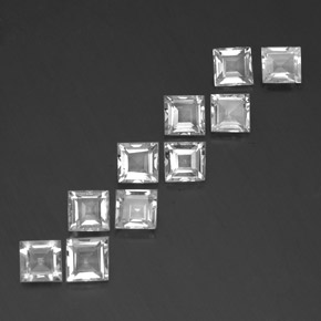 7.41カラットの天然ホワイトトパーズ（5.2×5 mm・四角）