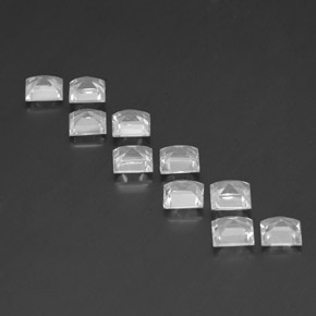 7.41カラットの天然ホワイトトパーズ（5.2×5 mm・四角）