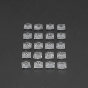 4.91カラットの天然ホワイトトパーズ（3.6×3.6 mm・四角）