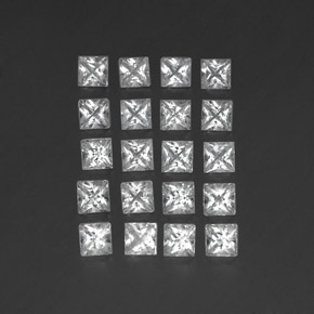 5.02カラットの天然ホワイトトパーズ（3.6×3.5 mm・四角）