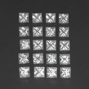 5.02カラットの天然ホワイトトパーズ（3.6×3.5 mm・四角）