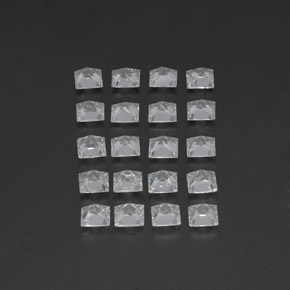 5.02カラットの天然ホワイトトパーズ（3.6×3.5 mm・四角）