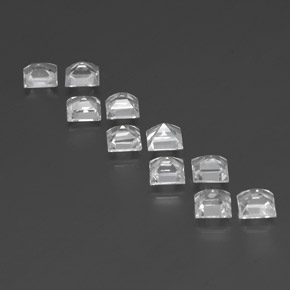 7.92カラットの天然ホワイトトパーズ（5.1×5 mm・四角）